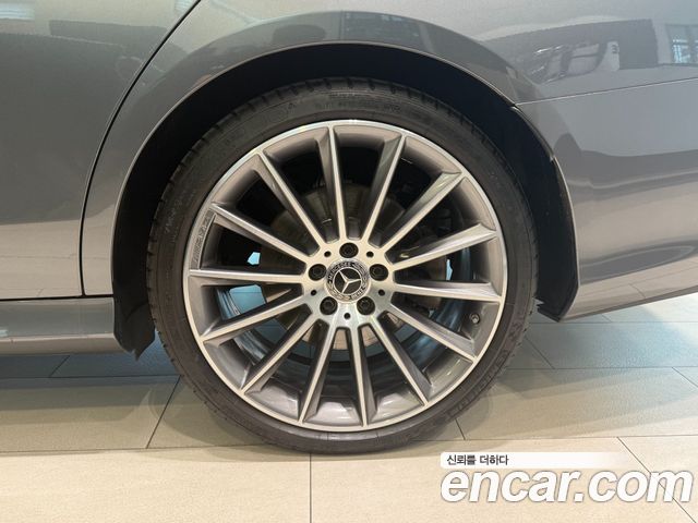 Mercedes-Benz E-Class W213 E350 4MATIC AMG Line - фото 4