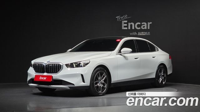 BMW 5-Series G60 530i xDrive - фото 0