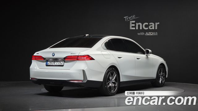 BMW 5-Series G60 530i xDrive - фото 1
