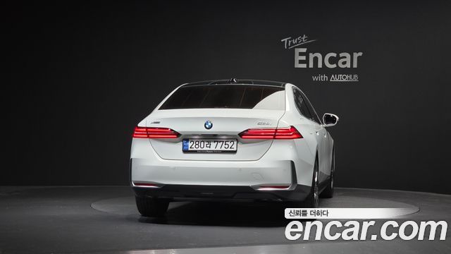 BMW 5-Series G60 530i xDrive - фото 3