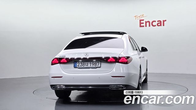 Mercedes-Benz E-Class W214 E200 Avantgarde - фото 3