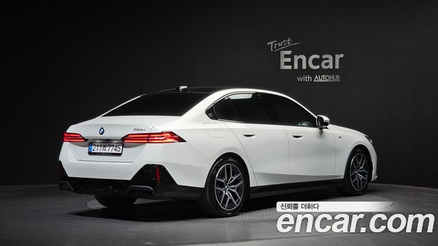 BMW 5-Series G60 523d M Sport - фото 1