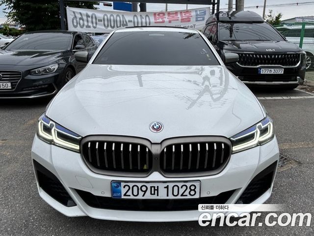BMW 5-Series G30 M550i xDrive - фото 2