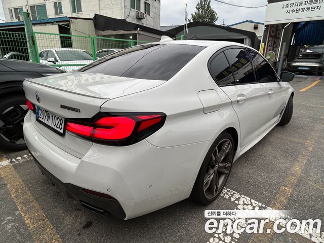 BMW 5-Series G30 M550i xDrive - фото 4
