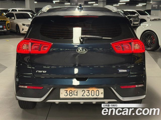 Kia Niro Prestige - фото 2