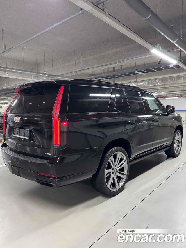 Cadillac Escalade 5-го поколения 6.2 Sports Platinum - фото 3