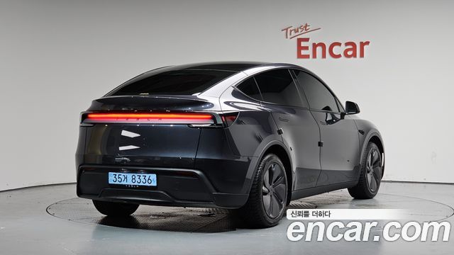 Tesla Model Y RWD - фото 0