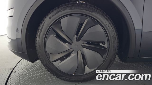 Tesla Model Y RWD - фото 3