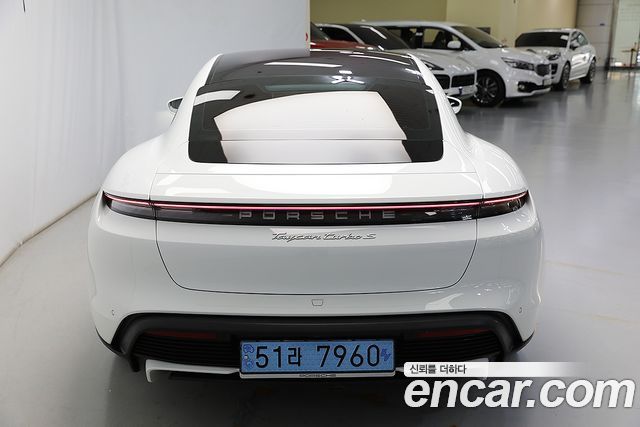 Porsche Taycan Turbo - фото 3