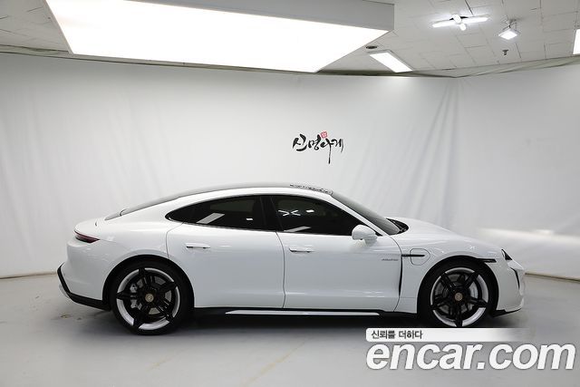 Porsche Taycan Turbo - фото 4