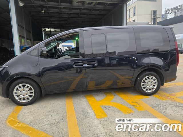 Hyundai Staria Cargo 5-Seater Modern - фото 1