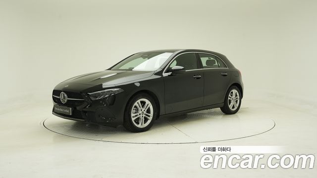 Mercedes-Benz A-Class W177 A220 Hatchback - фото 0