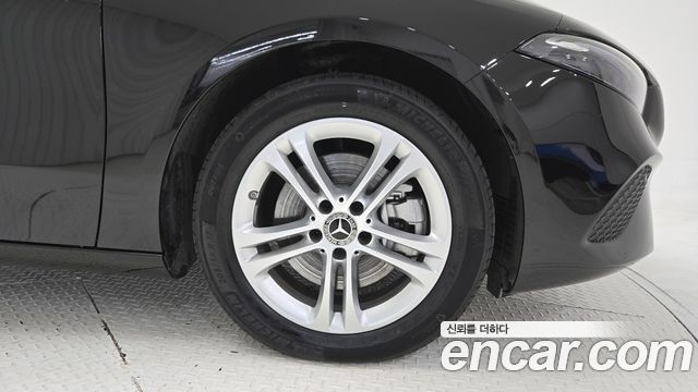 Mercedes-Benz A-Class W177 A220 Hatchback - фото 4
