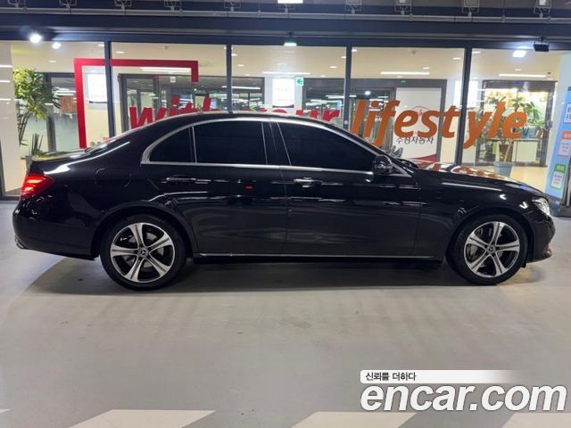 Mercedes-Benz E-Class W213 E300 4MATIC Avnatgarde - фото 2