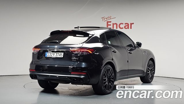 Maserati Levante 3.0 S AWD Modena - фото 0