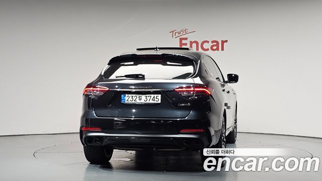 Maserati Levante 3.0 S AWD Modena - фото 2