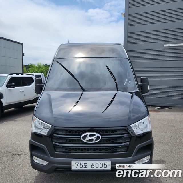 Hyundai Solati 15-seater standard - фото 1