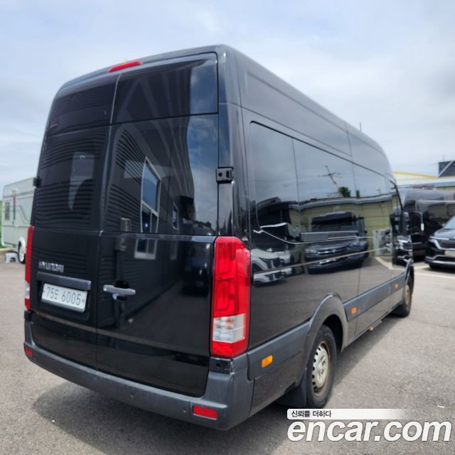 Hyundai Solati 15-seater standard - фото 3