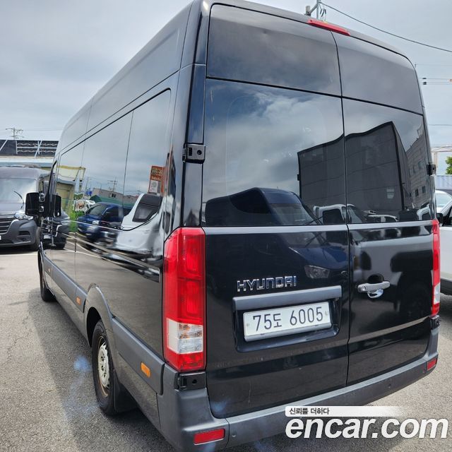 Hyundai Solati 15-seater standard - фото 4