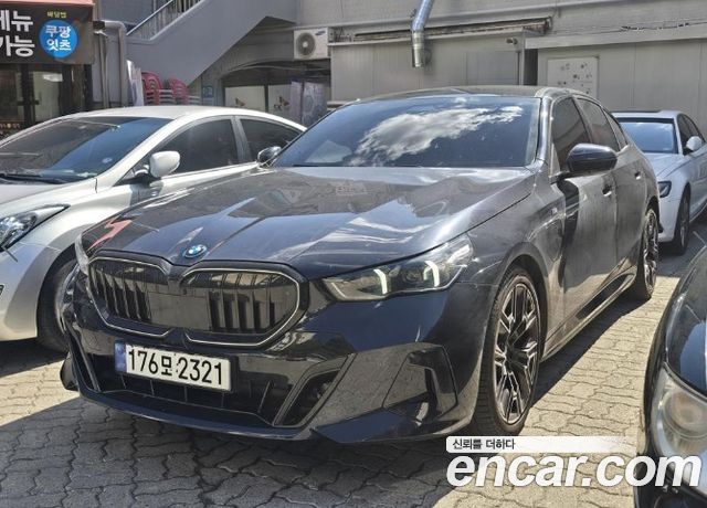 BMW 5-Series G60 530e M Sport - фото 0