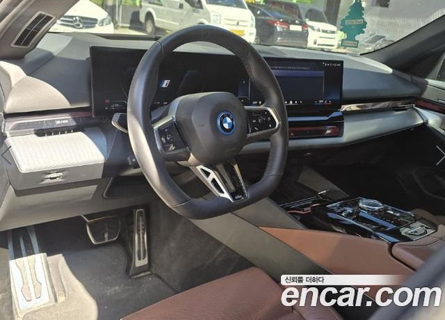 BMW 5-Series G60 530e M Sport - фото 4