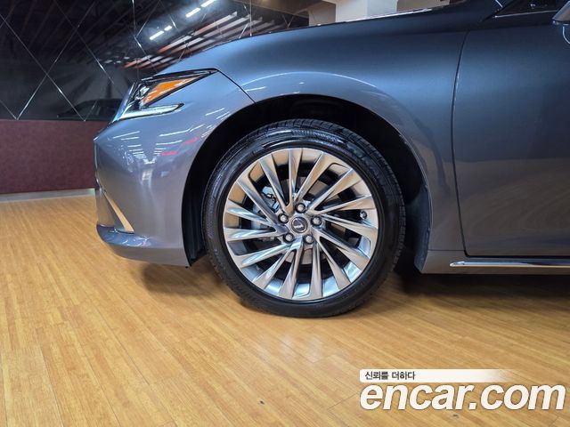 Lexus ES 7-го поколения Executive - фото 4
