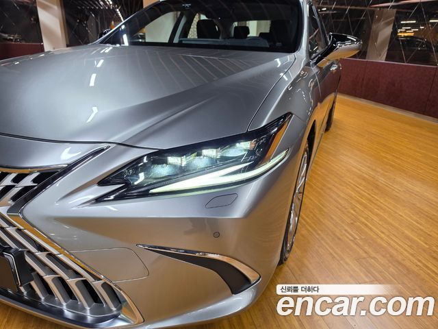 Lexus ES 7-го поколения Executive - фото 1
