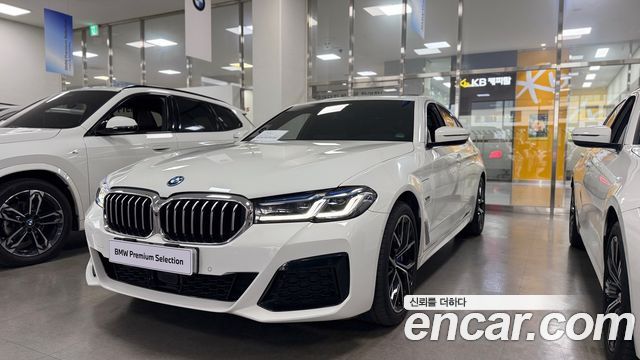 BMW 5-Series G30 530e M Sport - фото 0