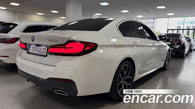 BMW 5-Series G30 530e M Sport - фото 1