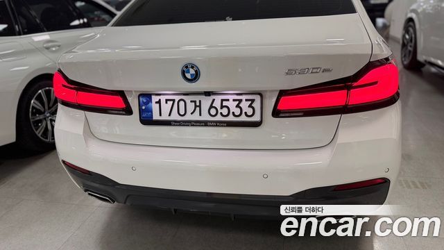 BMW 5-Series G30 530e M Sport - фото 3
