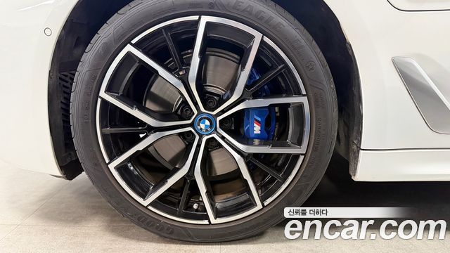 BMW 5-Series G30 530e M Sport - фото 4