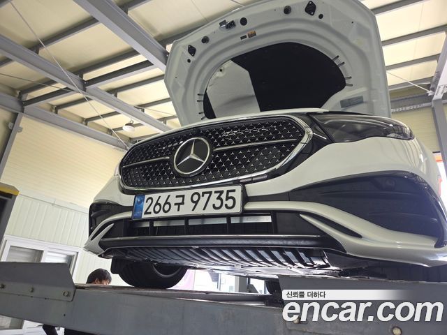 Mercedes-Benz E-Class W214 E200 AMG Line - фото 0