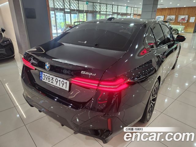 BMW 5-Series G60 523d M Sport - фото 1