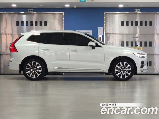 Volvo XC60 2-го поколения B5 Ultra Bright - фото 3