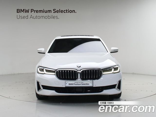 BMW 5-Series G30 520i Luxury - фото 1