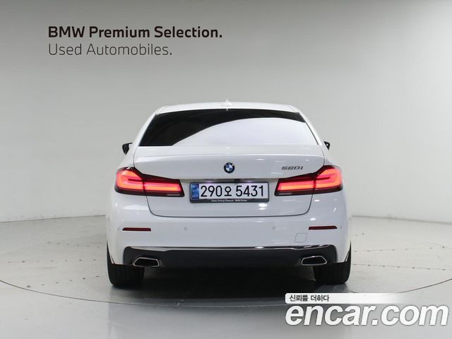 BMW 5-Series G30 520i Luxury - фото 2