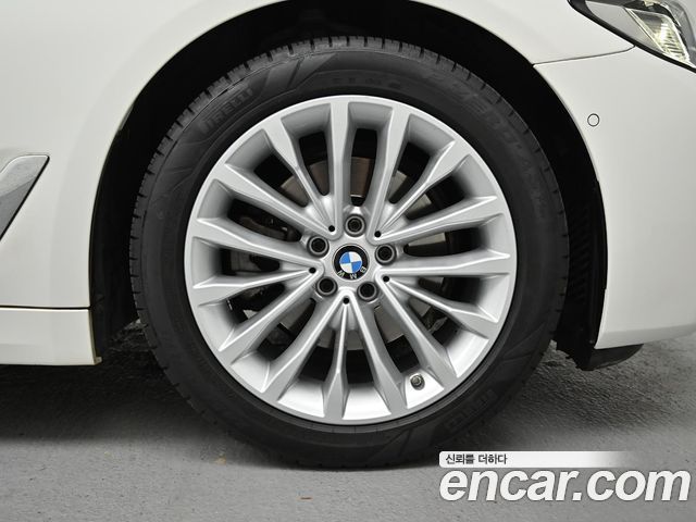 BMW 5-Series G30 520i Luxury - фото 4