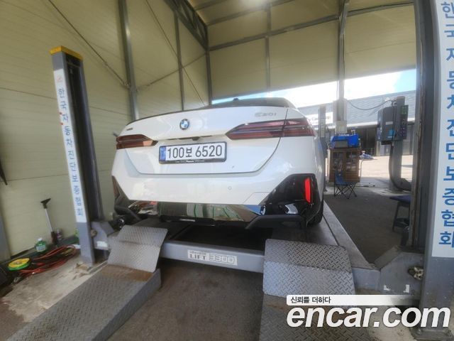 BMW 5-Series G60 530i xDrive M Sport Pro Special Edition - фото 1