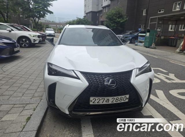 Lexus UX 2.0 F-Sport 2WD - фото 0