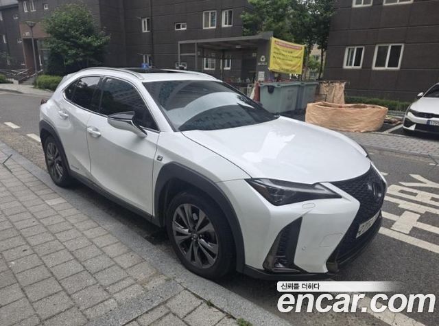 Lexus UX 2.0 F-Sport 2WD - фото 1