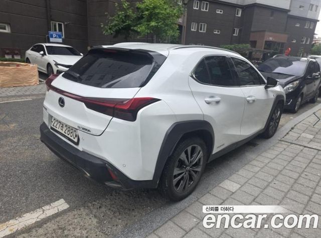 Lexus UX 2.0 F-Sport 2WD - фото 3
