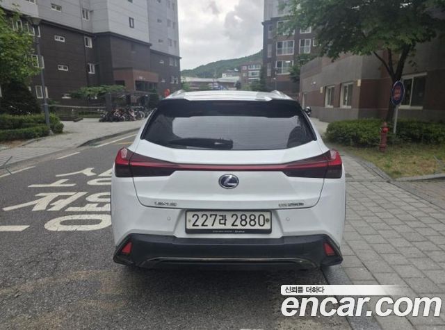Lexus UX 2.0 F-Sport 2WD - фото 4