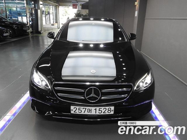 Mercedes-Benz E-Class W213 E250 Avantgarde - фото 1