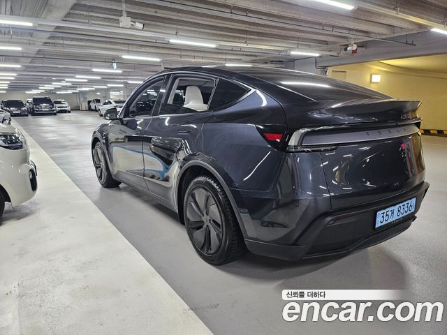 Tesla Model Y RWD - фото 4