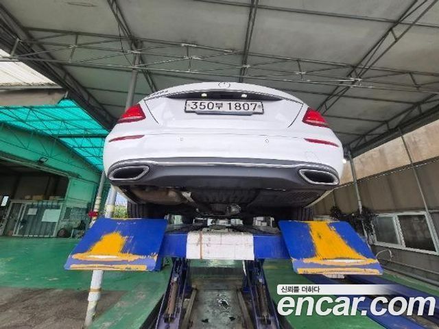 Mercedes-Benz E-Class W213 E220d Avantgarde - фото 1