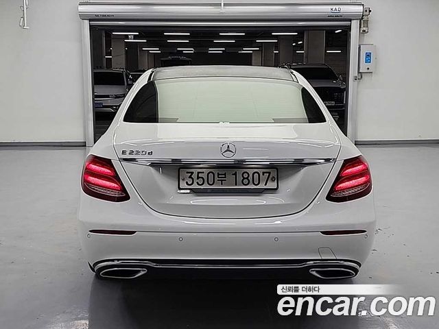 Mercedes-Benz E-Class W213 E220d Avantgarde - фото 2