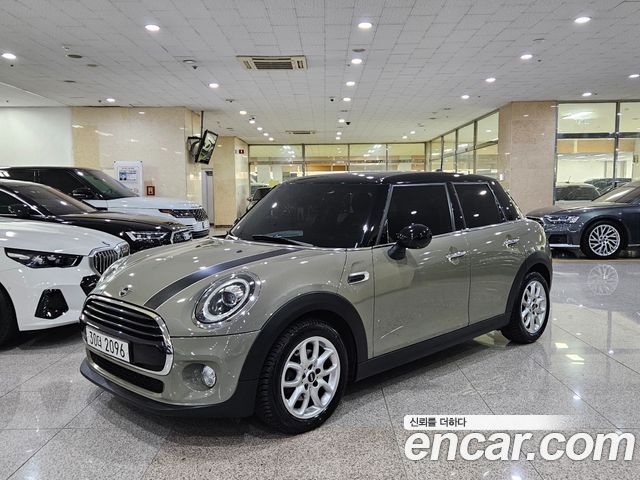 Mini Cooper 5Door HIGH 3rd - фото 0