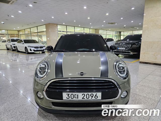 Mini Cooper 5Door HIGH 3rd - фото 1