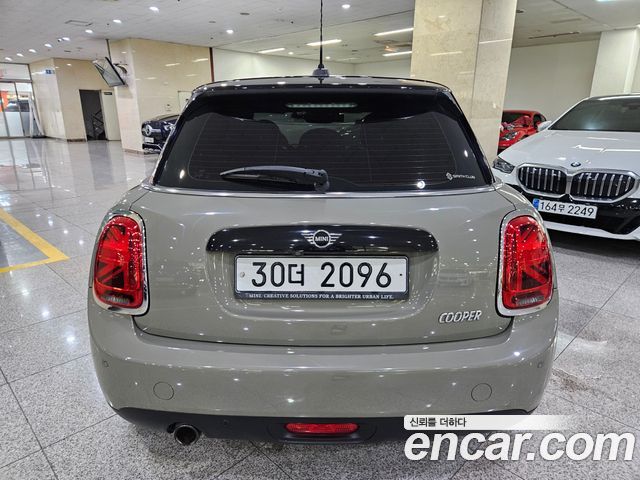 Mini Cooper 5Door HIGH 3rd - фото 3