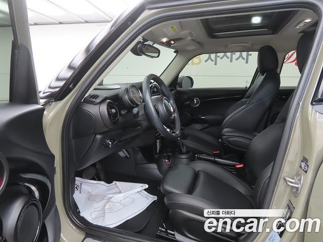 Mini Cooper 5Door HIGH 3rd - фото 4